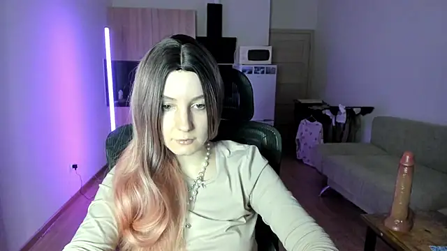 Snapshot of v_crizis324 chatting on 11-20-25, 01:33 v crizis324 online show from 11-20-25, 01:33