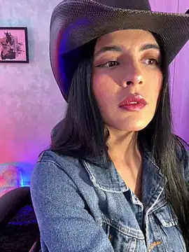 Cristal Cerati  online show from 11-14-25, 05:33