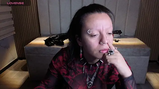 Snapshot of Belladonna_trix chatting on 06-20-26, 03:26 Belladonna trix online show from 06-20-26, 03:26