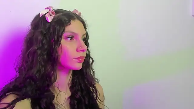 cloee20  online show from 12-19-25, 02:18