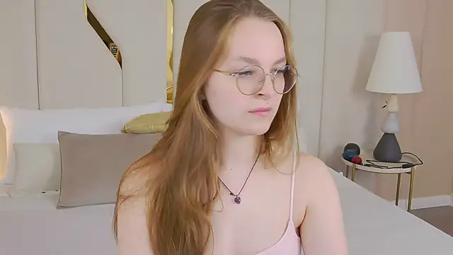 Snapshot of MadisonSmitt chatting on 06-21-26, 05:10 MadisonSmitt online show from 06-21-26, 05:10