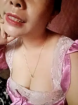 Snapshot of Qiune92 chatting on 11-12-25, 10:26 Qiune92 online show from 11-12-25, 10:26