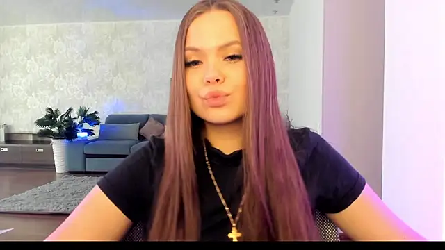 Snapshot of Kira_love_81 chatting on 05-24-26, 04:17 Kira love 81 online show from 05-24-26, 04:17