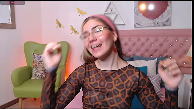 AriLumi online show from 01-10-26, 07:59