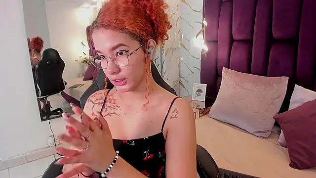 avrilwaynee online show from 11-18-25, 01:04