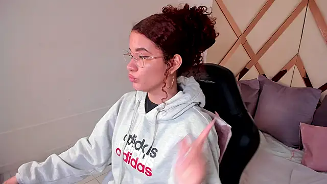 avrilwaynee online show from 12-22-25, 11:51