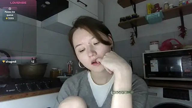 DeenaCaho online show from 11-26-25, 02:40