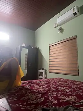 Snapshot of naughty_squard chatting on 11-13-25, 05:12 naughty squard online show from 11-13-25, 05:12