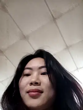 Snapshot of Lynk2x chatting on 11-13-25, 12:37 Lynk2x online show from 11-13-25, 12:37