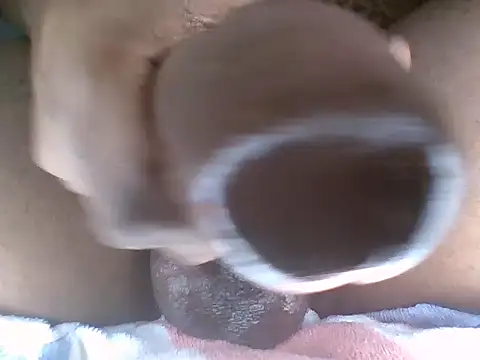 Snapshot of Sensational_grip chatting on 02-19-26, 04:03 Sensational grip online show from 02-19-26, 04:03