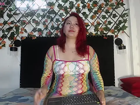 Snapshot of vhannaper chatting on 11-14-25, 11:53 vhannaper online show from 11-14-25, 11:53