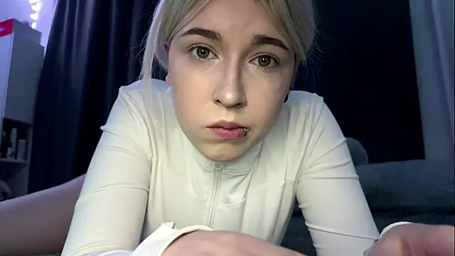 Snapshot of SexBIonde chatting on 11-14-25, 03:22 SexBIonde online show from 11-14-25, 03:22