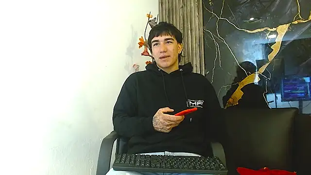 Tommy160920 online show from 11-29-25, 01:58