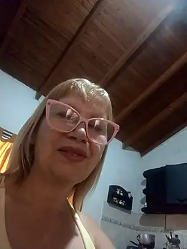 Snapshot of SexyMilf1211 chatting on 04-19-26, 07:16 SexyMilf1211 online show from 04-19-26, 07:16