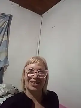 Snapshot of SexyMilf1211 chatting on 06-05-26, 11:27 SexyMilf1211 online show from 06-05-26, 11:27