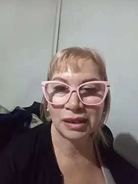 Snapshot of SexyMilf1211 chatting on 06-18-26, 01:04 SexyMilf1211 online show from 06-18-26, 01:04