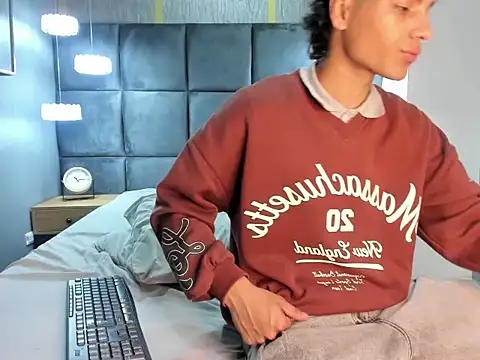 Snapshot of MattFiore chatting on 11-25-25, 12:05 MattFiore online show from 11-25-25, 12:05