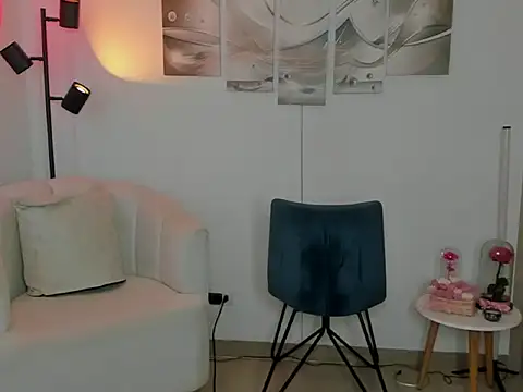 haileyflorez  online show from 02-07-26, 06:11