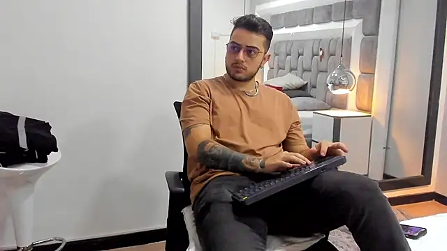 Ethan Greys online show from 11-22-25, 03:38