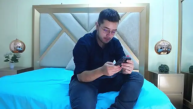 Ethan Greys online show from 12-18-25, 01:22