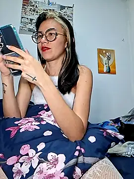 Hailee 520 online show from 12-05-25, 08:38