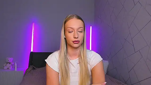 elldiana online show from 06-19-26, 02:49