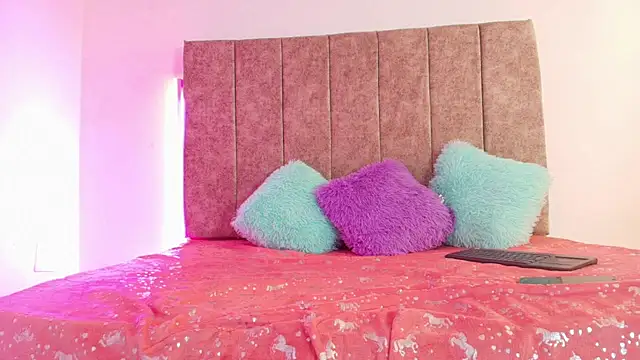 Snapshot of Innocent_Dirty chatting on 11-14-25, 01:43 Innocent Dirty online show from 11-14-25, 01:43