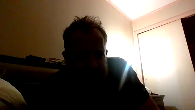 Snapshot of Mikey40wv chatting on 11-17-25, 11:32 Mikey40wv online show from 11-17-25, 11:32