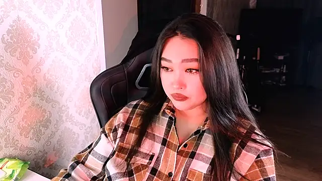 Emma Uilson online show from 12-15-25, 01:32