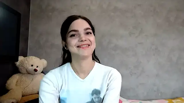 Snapshot of LillyWesthouse chatting on 11-18-25, 09:14 LillyWesthouse online show from 11-18-25, 09:14