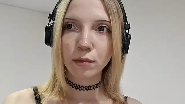 Snapshot of MarcieAragaki chatting on 11-16-25, 01:17 MarcieAragaki online show from 11-16-25, 01:17