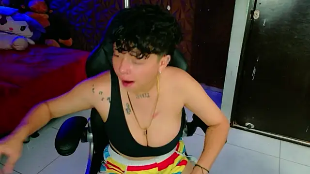 Snapshot of lunabustygirl chatting on 02-15-26, 04:14 lunabustygirl online show from 02-15-26, 04:14