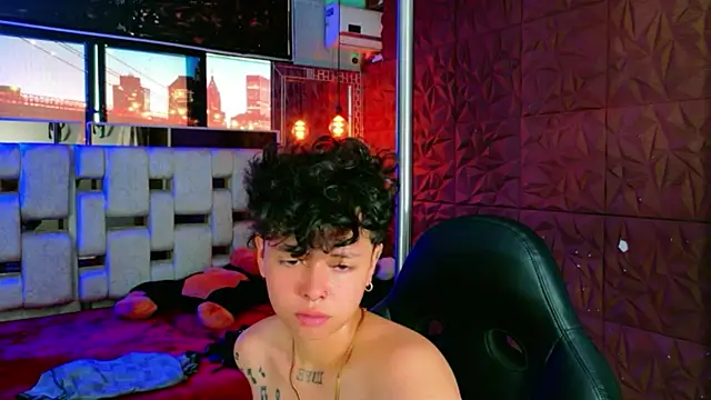 Snapshot of lunabustygirl chatting on 02-20-26, 12:49 lunabustygirl online show from 02-20-26, 12:49