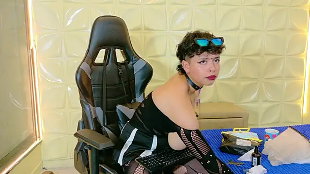 Snapshot of lunabustygirl chatting on 03-05-26, 12:06 lunabustygirl online show from 03-05-26, 12:06