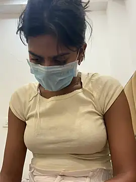 Snapshot of sexyayeshadesi chatting on 05-21-26, 06:04 sexyayeshadesi online show from 05-21-26, 06:04