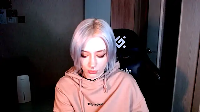 SophiaLur online show from 11-24-25, 03:23