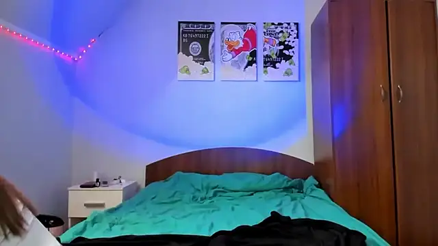 tinyglow online show from 12-20-25, 09:55