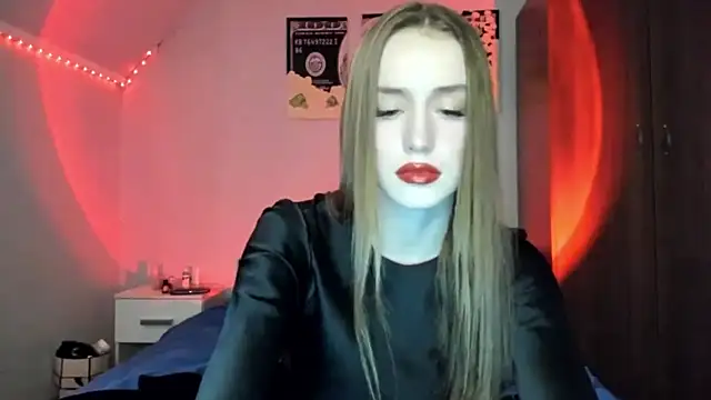 Snapshot of tinyglow chatting on 02-06-26, 11:19 tinyglow online show from 02-06-26, 11:19