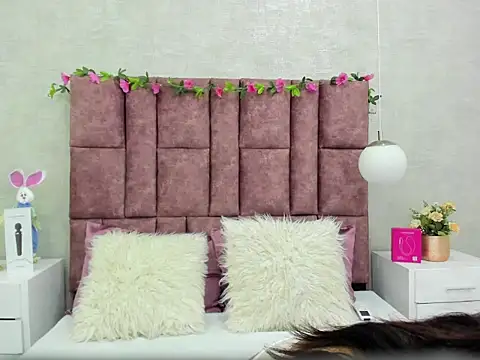 Snapshot of SalomeLee chatting on 07-15-26, 11:15 SalomeLee online show from 07-15-26, 11:15