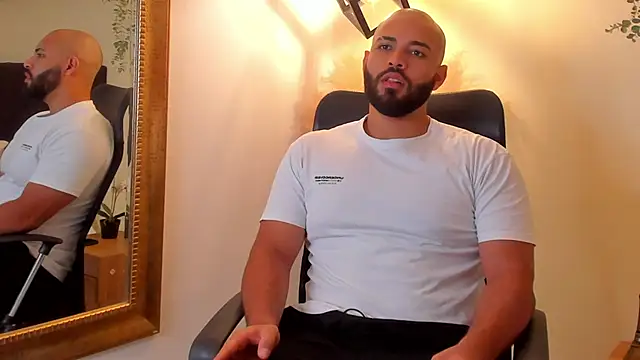 Snapshot of Chris_Varden chatting on 05-17-26, 03:04 Chris Varden online show from 05-17-26, 03:04