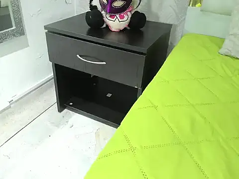 Snapshot of noa-camila chatting on 11-21-25, 12:59 noa-camila online show from 11-21-25, 12:59