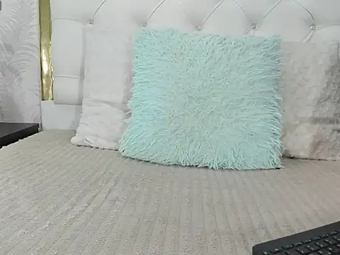 Snapshot of noa-camila chatting on 12-02-25, 12:32 noa-camila online show from 12-02-25, 12:32