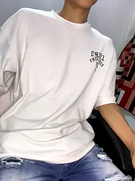 Snapshot of Andre_81q chatting on 11-19-25, 01:27 Andre 81q online show from 11-19-25, 01:27