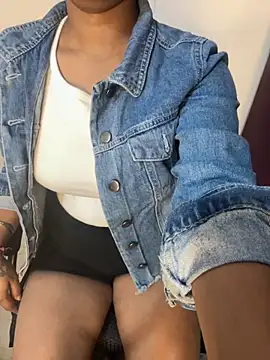 Lilly islive online show from 11-18-25, 04:11