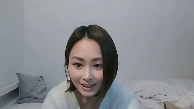 Snapshot of mio-japan chatting on 12-23-25, 08:34 mio-japan online show from 12-23-25, 08:34