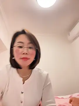 xiaoling2358 online show from 12-04-25, 02:37