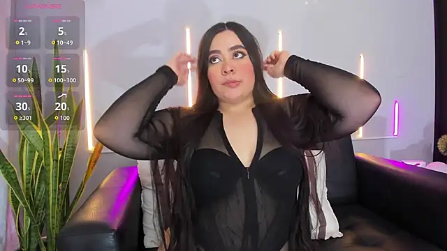 Monserrat J online show from 11-20-25, 01:39