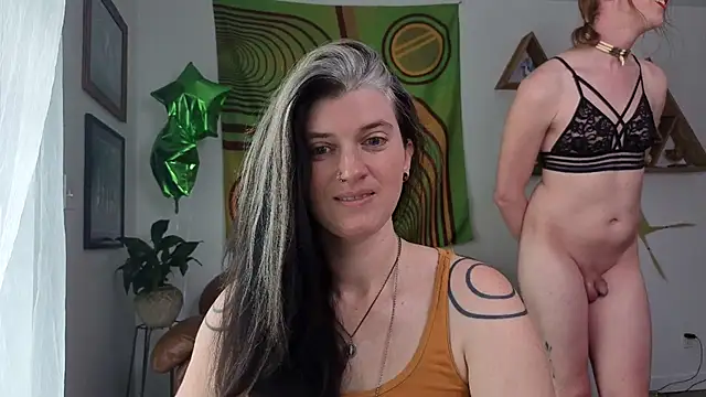 Snapshot of bruisedblossoms chatting on 04-21-26, 04:34 bruisedblossoms online show from 04-21-26, 04:34