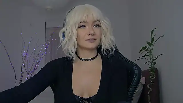 Snapshot of MiniMuse chatting on 12-03-25, 10:13 MiniMuse online show from 12-03-25, 10:13