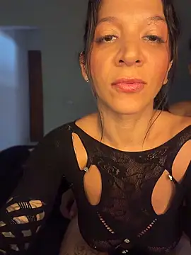 Snapshot of biadominatrix chatting on 05-11-26, 04:04 biadominatrix online show from 05-11-26, 04:04